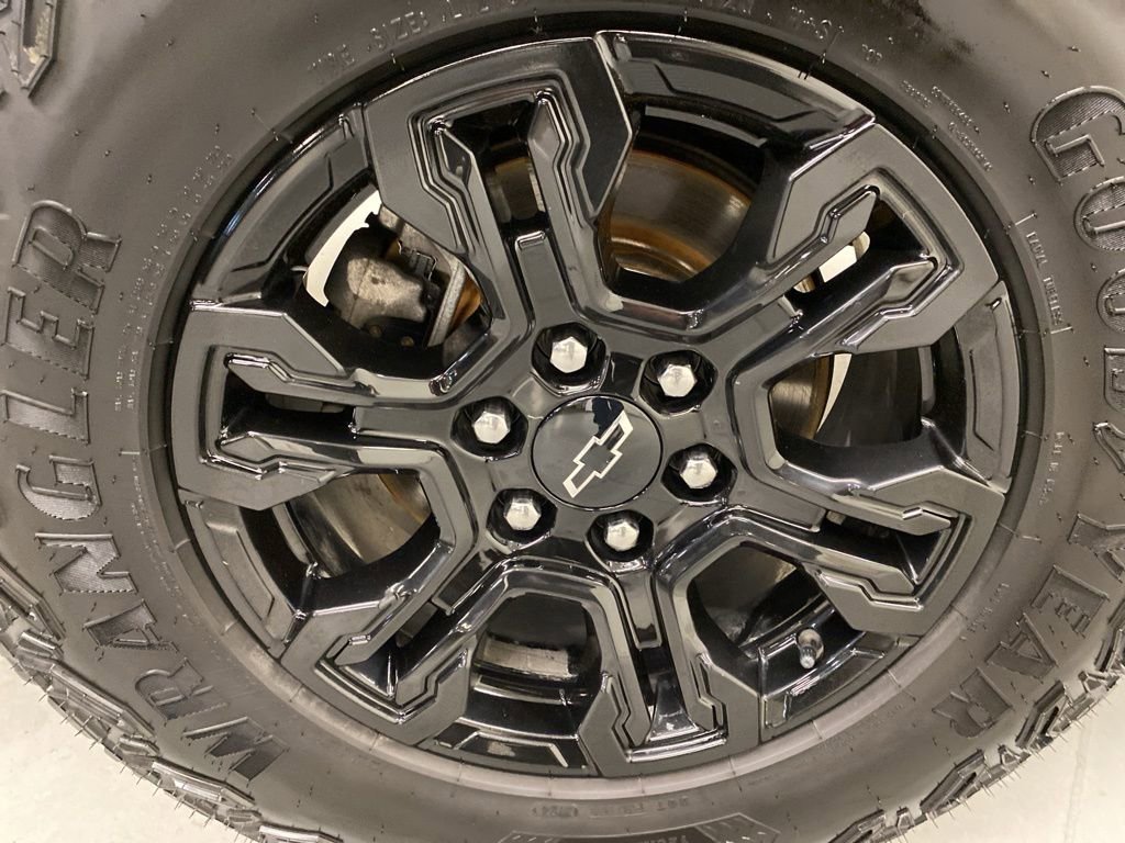 Used 2023 Chevrolet Silverado 1500 ZR2 w/ Technology Package image 25