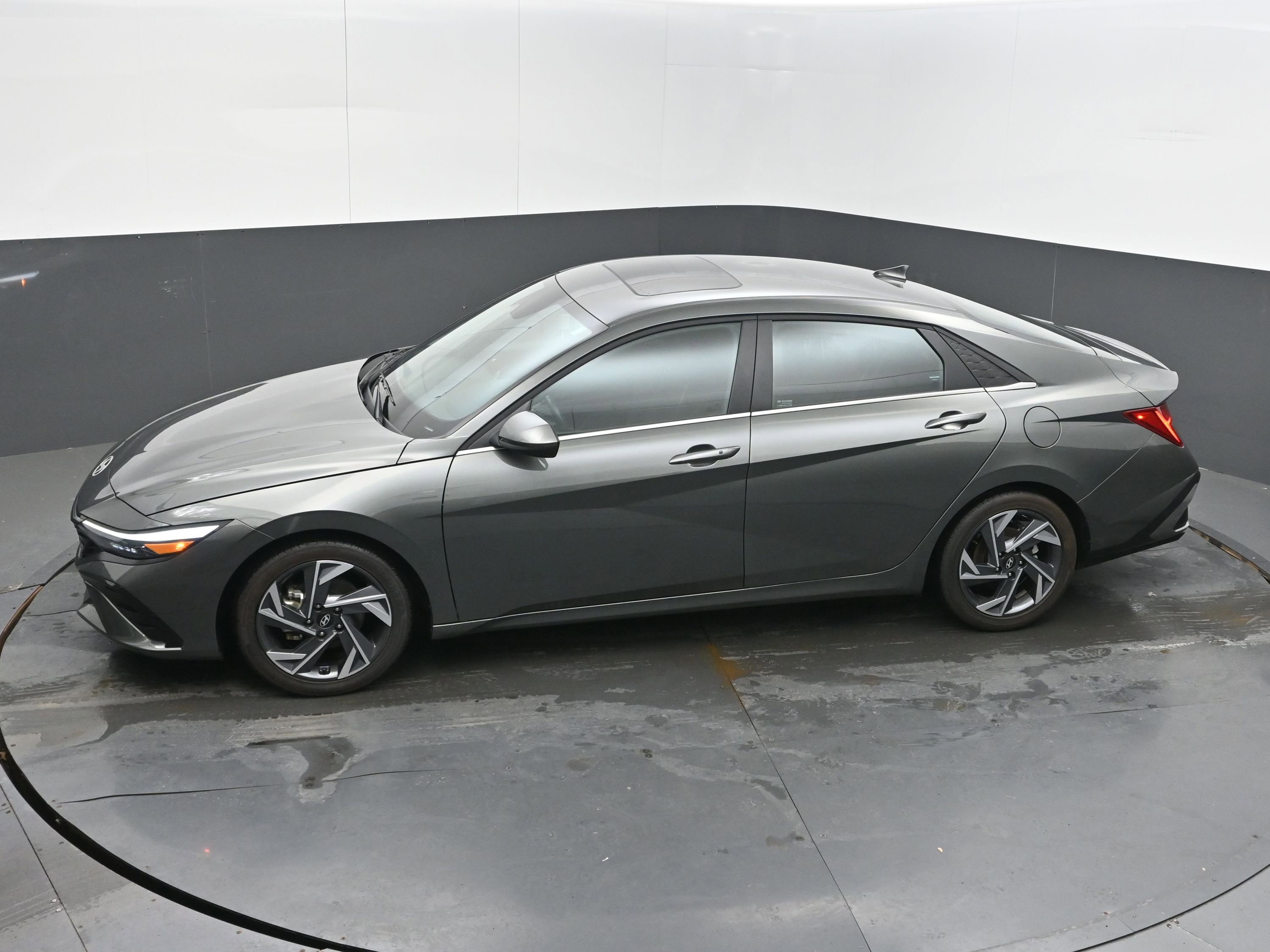 Used 2025 Hyundai Elantra SEL image 33