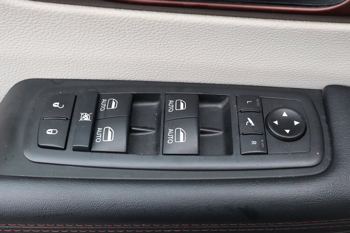 Used 2020 Chrysler Pacifica Limited image 14