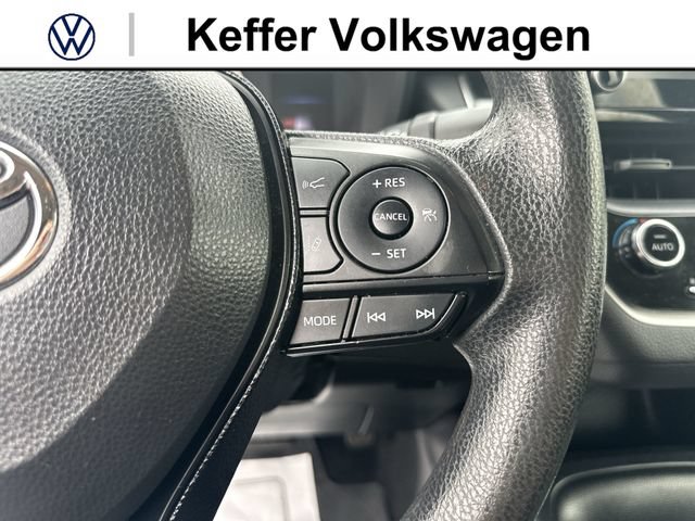 Used 2020 Toyota Corolla LE FWD image 18
