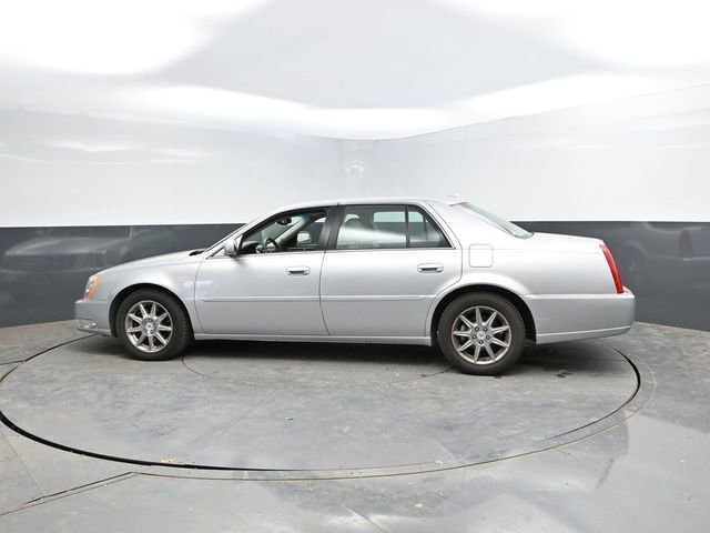 Used 2010 Cadillac DTS Luxury FWD image 6