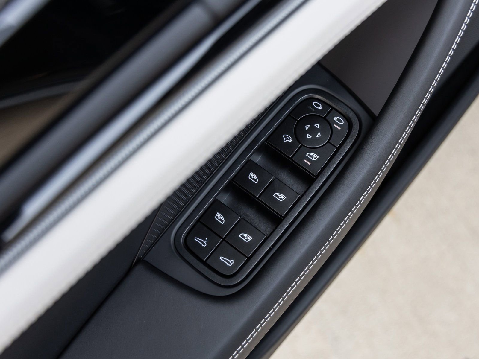 Certified 2025 Porsche Panamera image 23