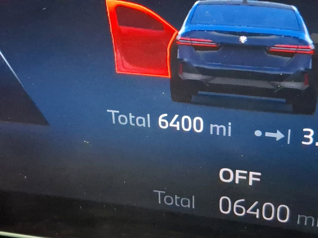 Used 2025 BMW 530i xDrive w/ M Sport Package image 17