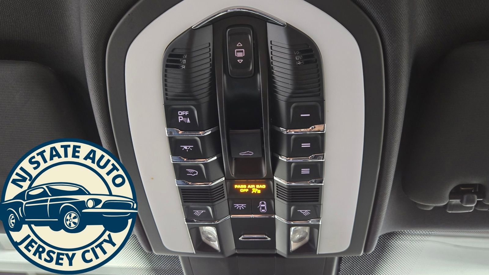 Used 2018 Porsche Cayenne Platinum Edition image 21