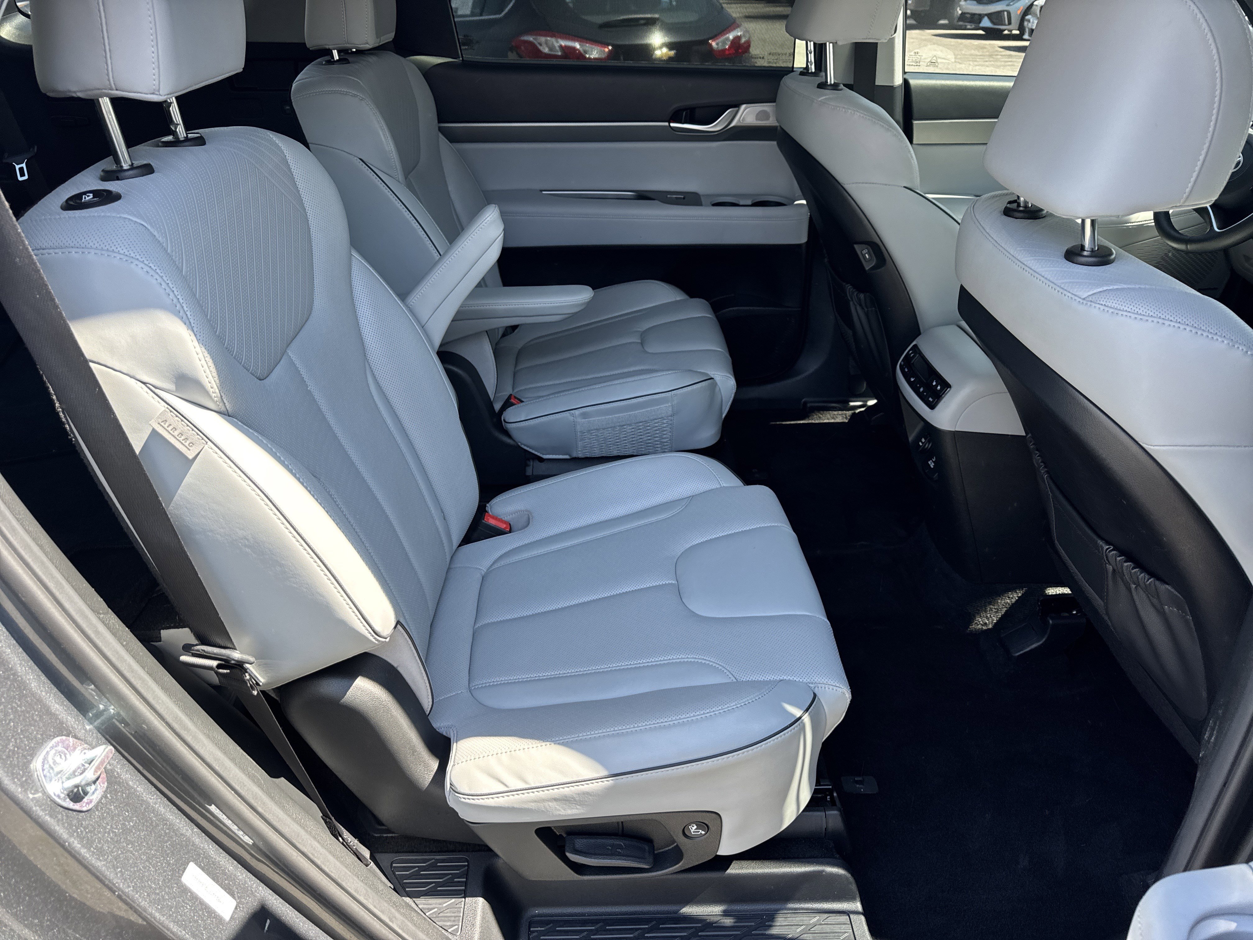 Used 2024 Hyundai Palisade SEL w/ Premium Package image 15