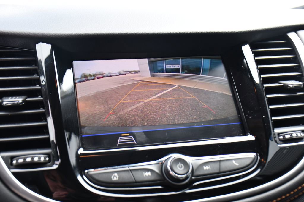 Used 2022 Chevrolet Trax LT w/ LT Convenience Package AWD/4WD image 32