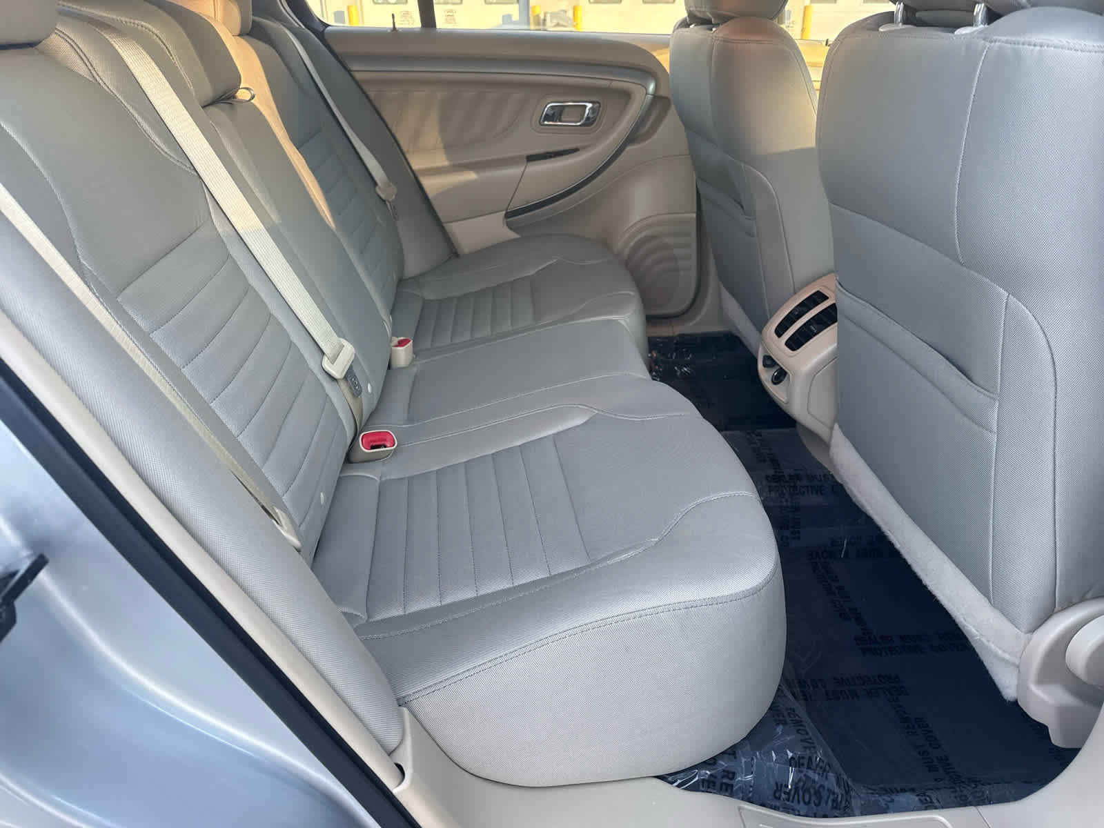 Used 2017 Ford Taurus SE image 14