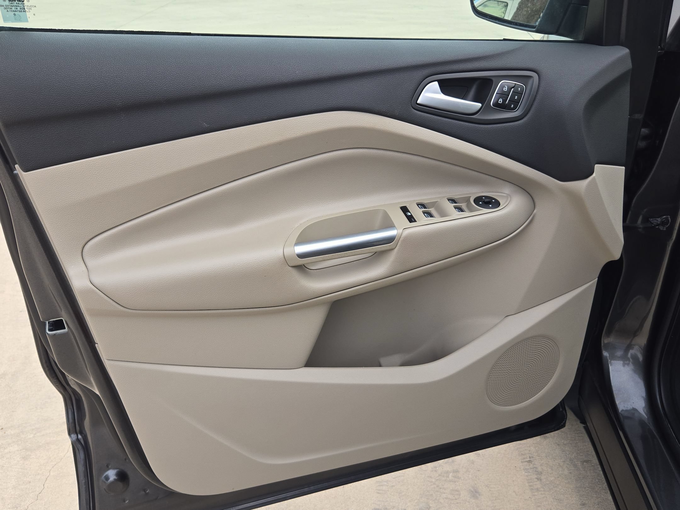 Used 2019 Ford Escape Titanium AWD/4WD image 11