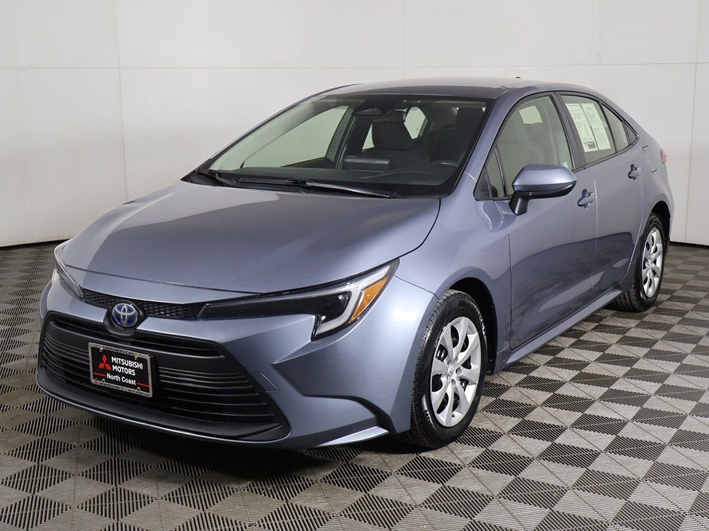 Used 2023 Toyota Corolla LE image 5