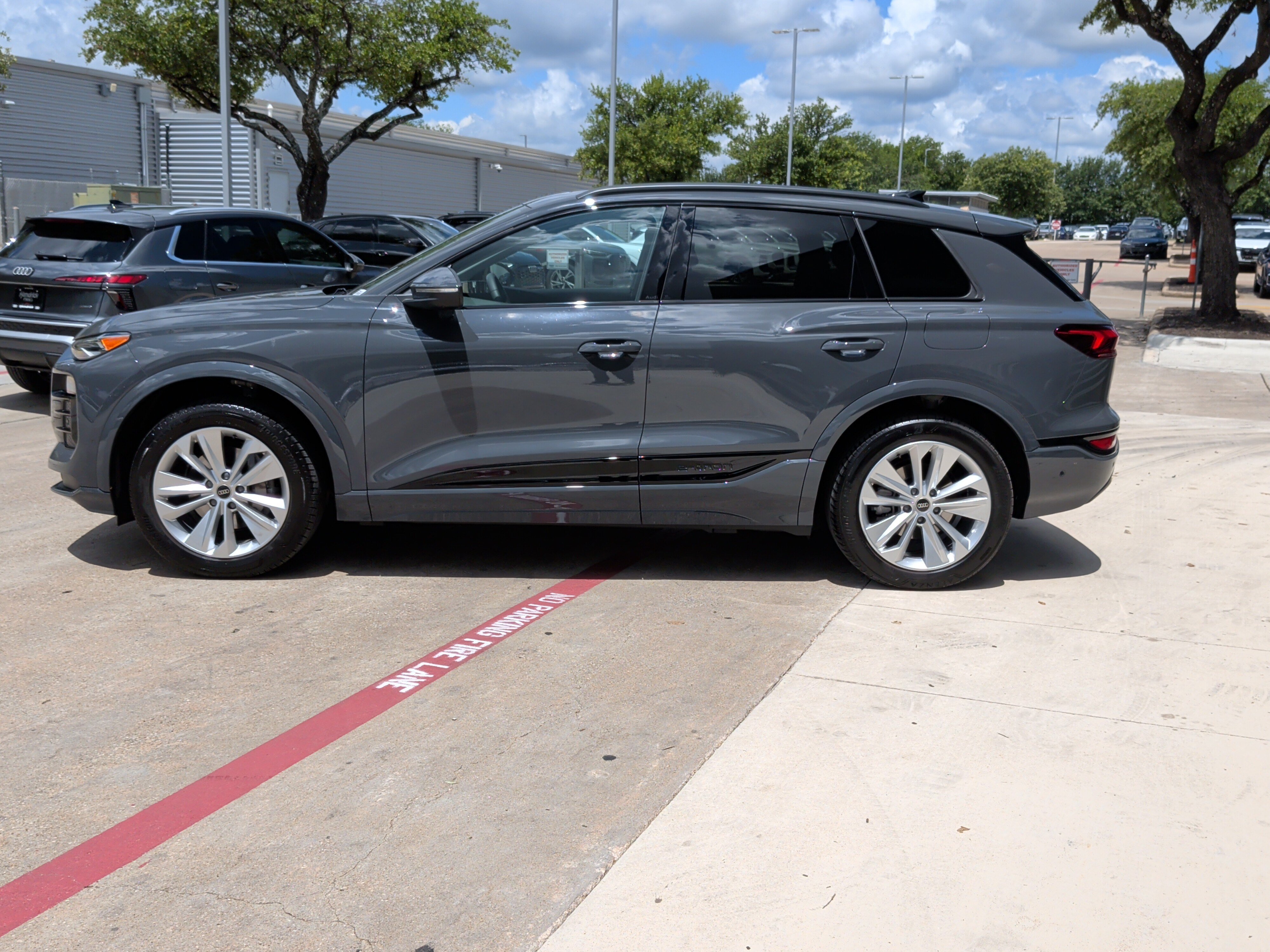Used 2025 Audi Q6 e-tron Premium w/ Convenience Package RWD image 7