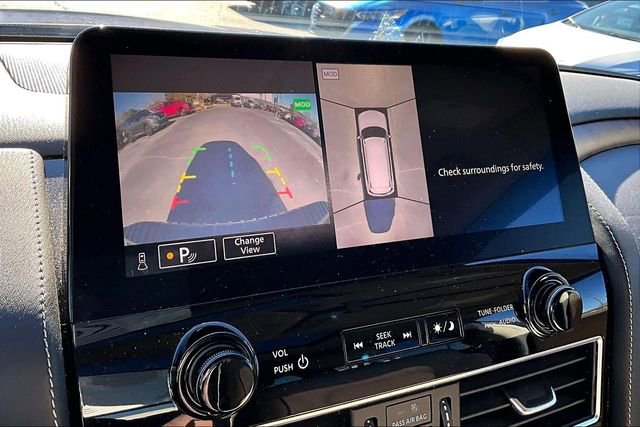 Used 2023 Nissan Armada SL w/ Captain's Chairs Package image 11