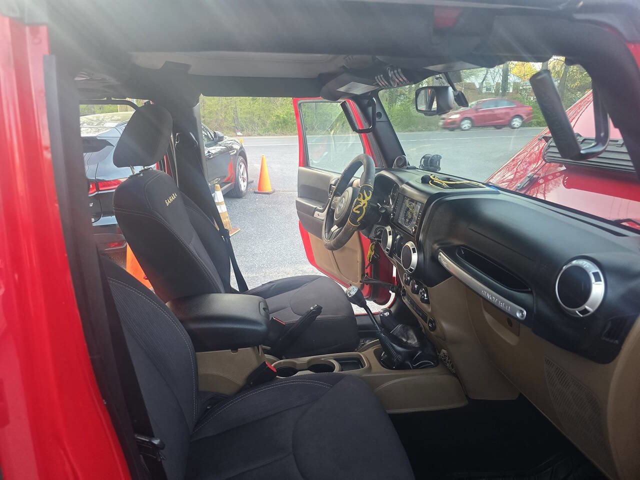 Used 2014 Jeep Wrangler Unlimited Sahara image 17