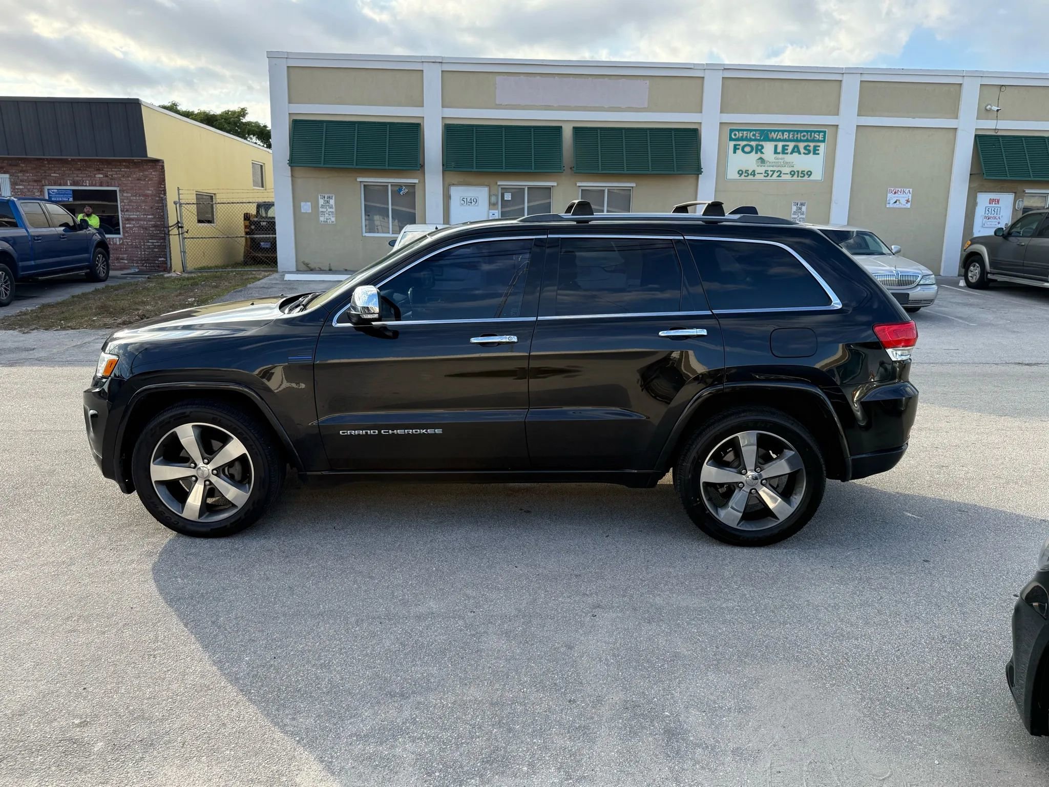 Used 2015 Jeep Grand Cherokee Overland w/ Trailer Tow Group IV image 4
