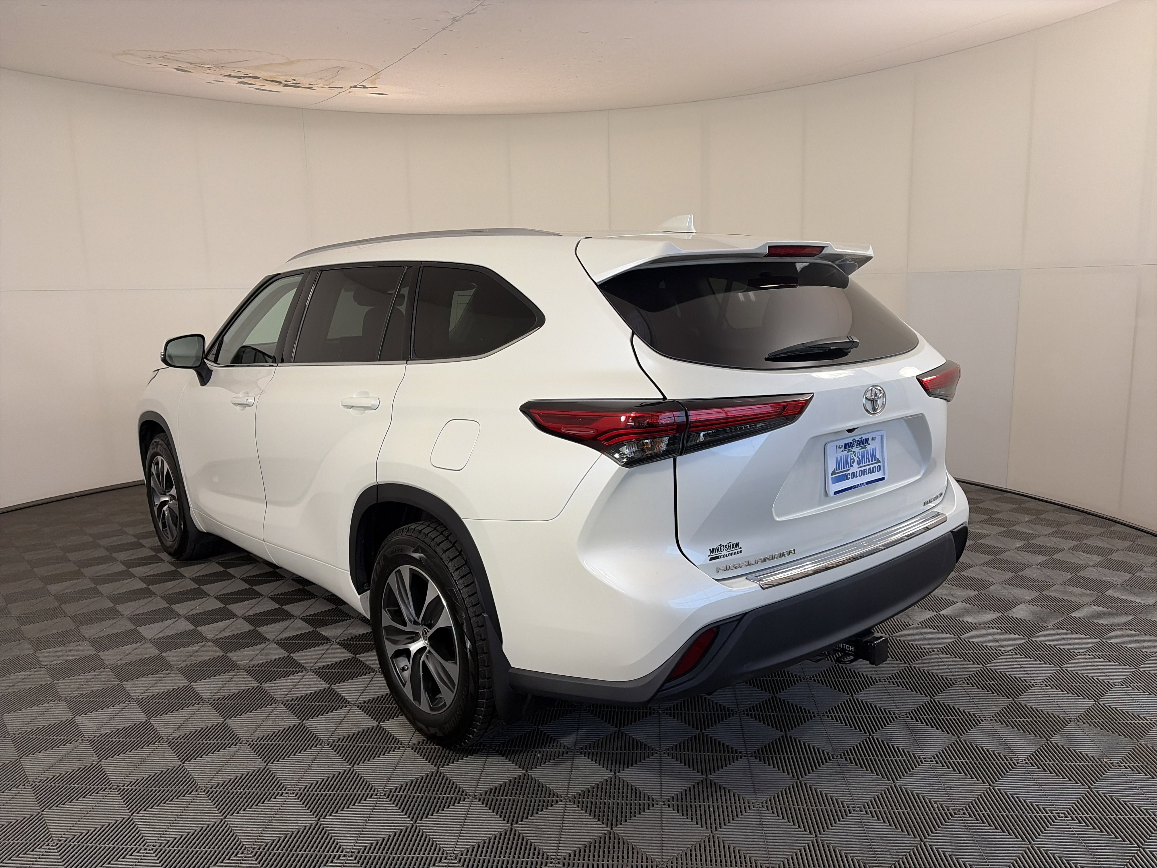 Used 2020 Toyota Highlander XLE image 7