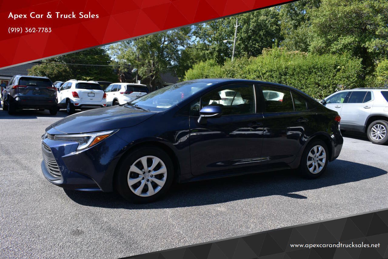 Used 2025 Toyota Corolla LE FWD image 1