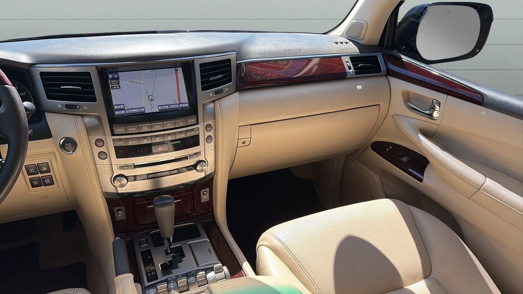 Used 2015 Lexus LX 570 4WD w/ Luxury Package image 14