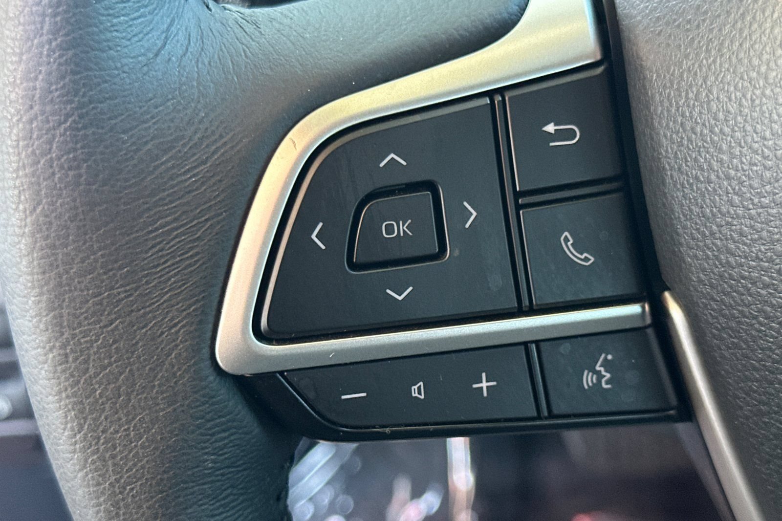 Used 2025 Toyota Sienna XLE FWD image 28