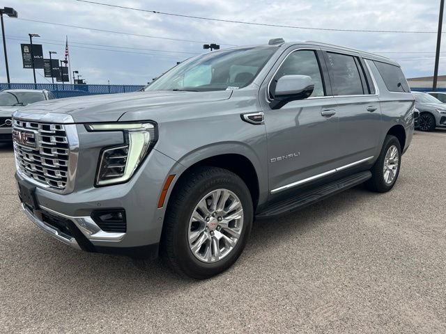 Used 2025 GMC Yukon XL Denali AWD/4WD image 7