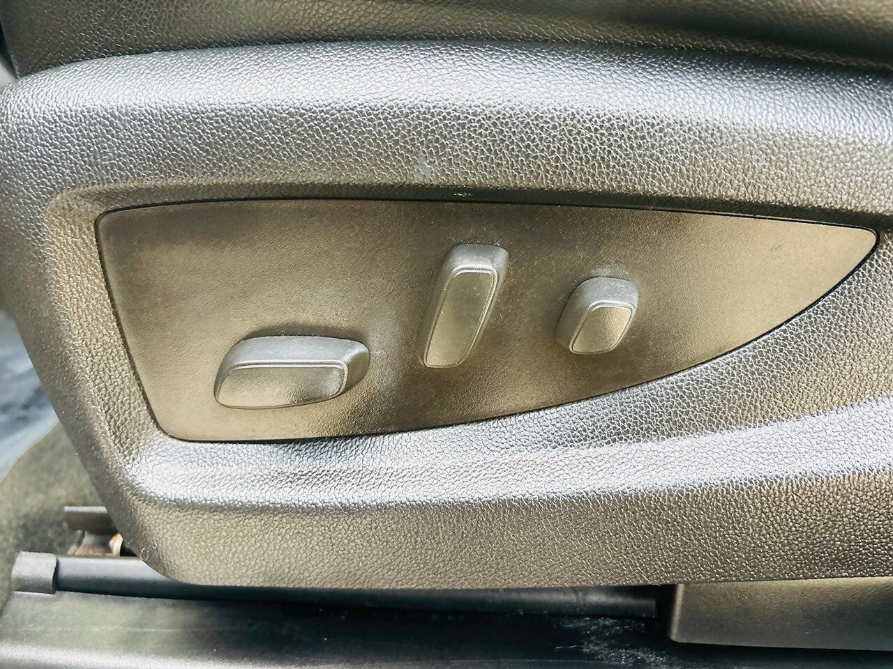 Used 2016 Chevrolet Suburban LT image 41