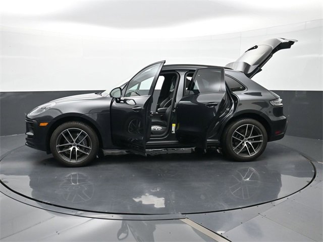 Used 2025 Porsche Macan image 34