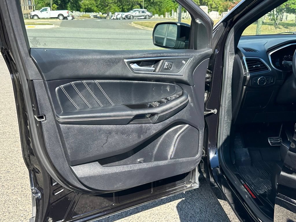 Used 2019 Ford Edge ST w/ Equipment Group 401A AWD/4WD image 16