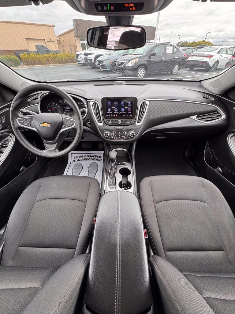 Used 2022 Chevrolet Malibu LT FWD image 17
