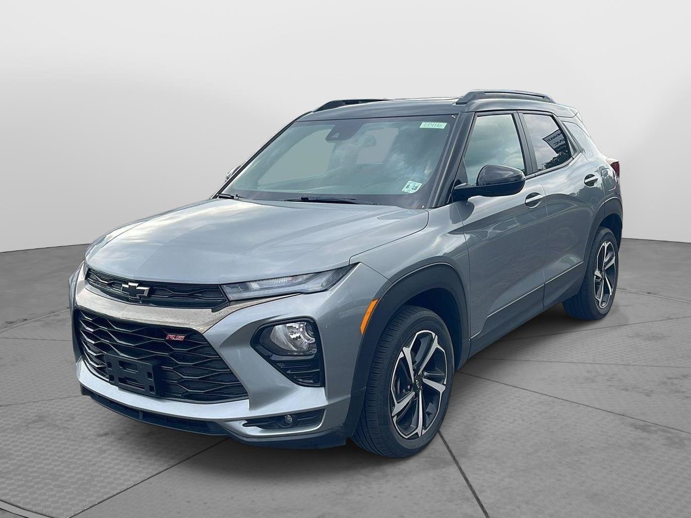 Used 2023 Chevrolet TrailBlazer RS w/ Sun and Liftgate Package AWD/4WD image 2