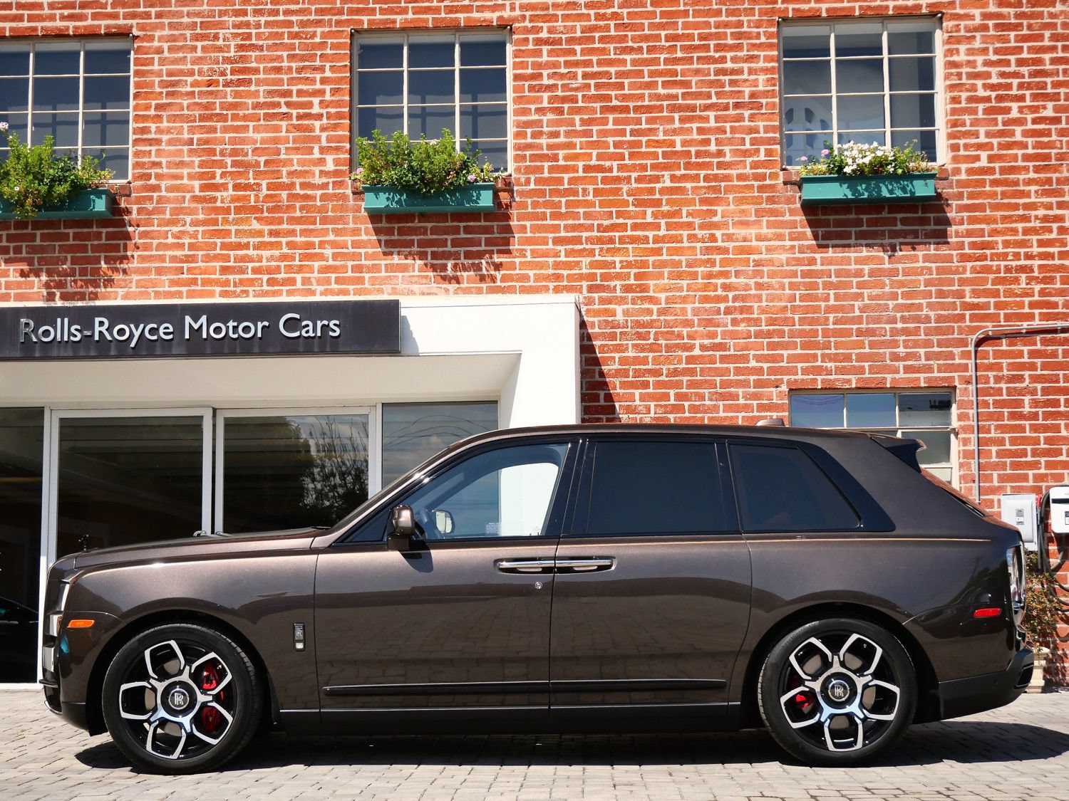 Certified 2023 Rolls-Royce Cullinan Black Badge w/ Driver's Package AWD/4WD image 3