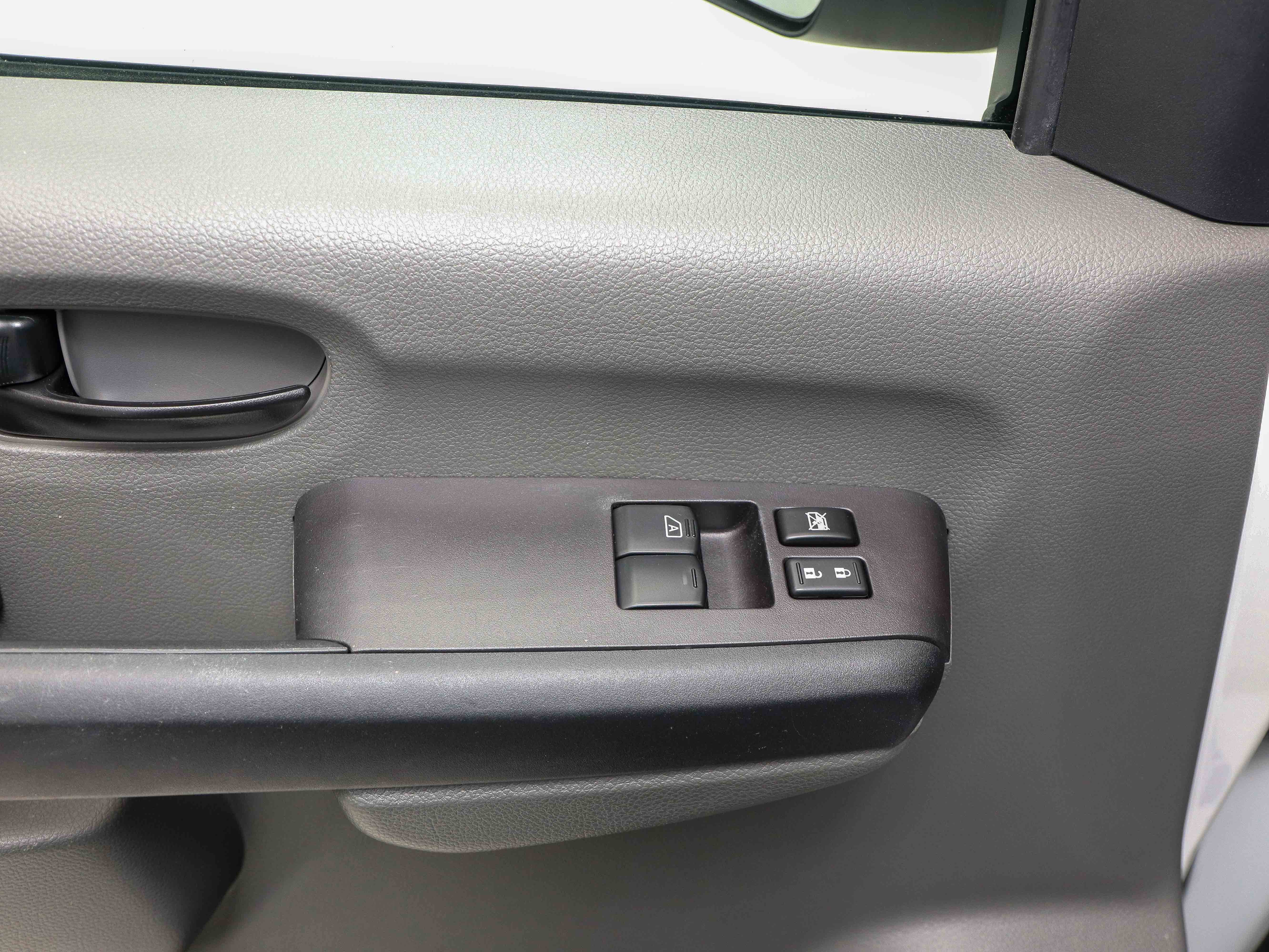 Used 2019 Nissan NV 3500 SV image 22