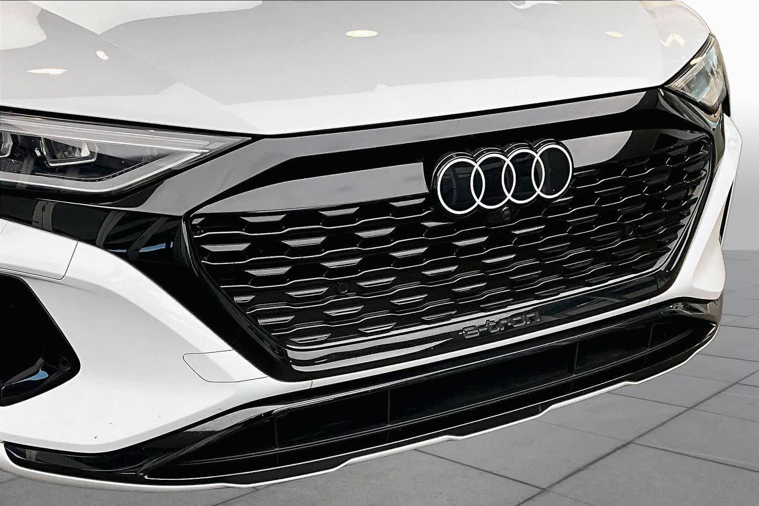 Used 2024 Audi Q8 e-tron Premium AWD/4WD image 30