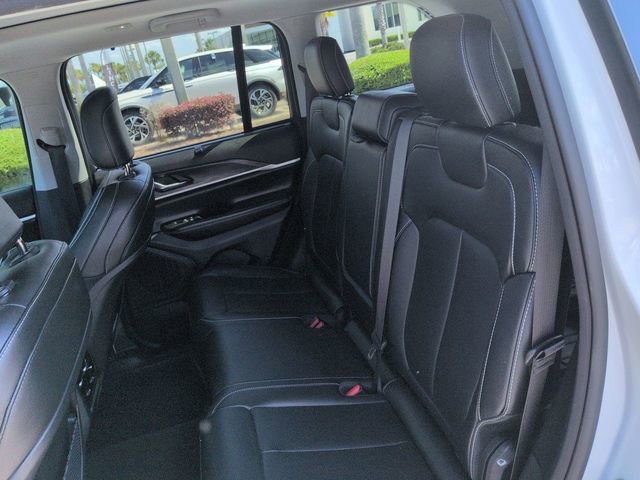 Used 2023 Jeep Grand Cherokee Limited w/ Luxury Tech Group II AWD/4WD image 14