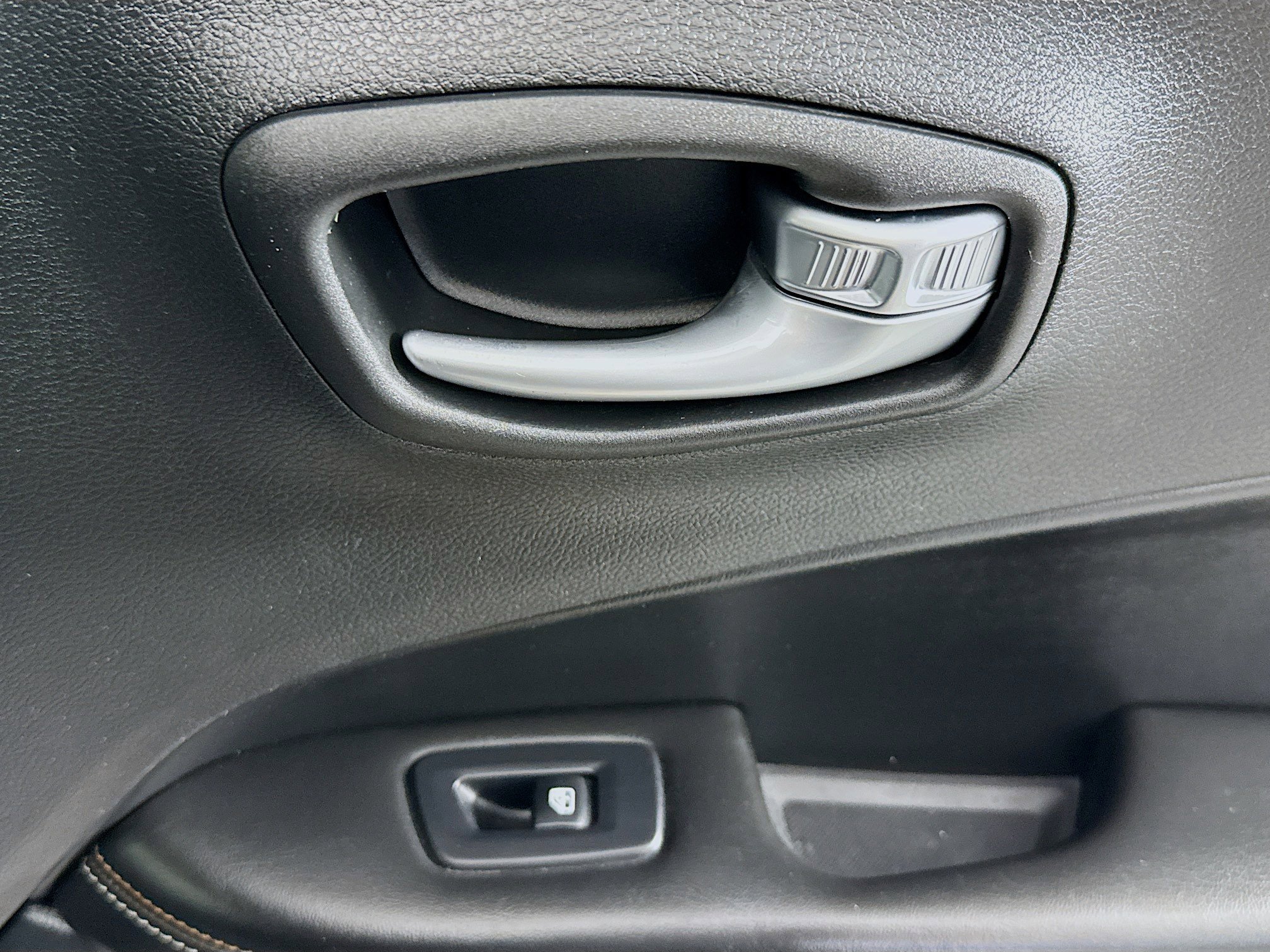 Used 2018 Jeep Compass Latitude w/ Popular Equipment Group image 30