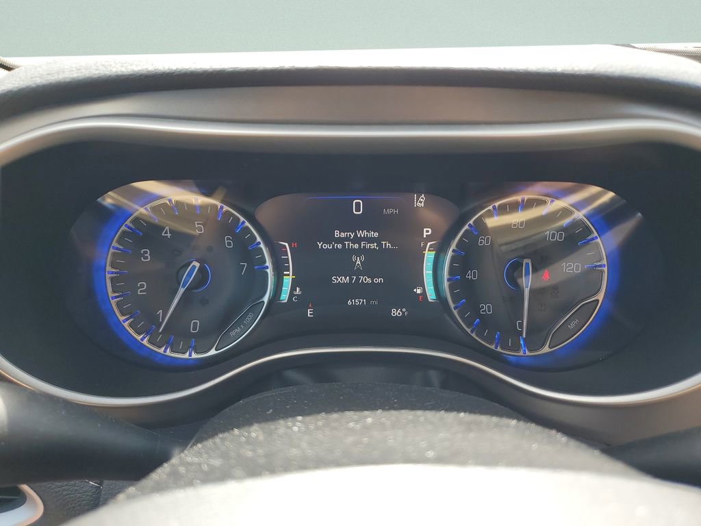 Used 2021 Chrysler Pacifica Touring-L FWD image 22