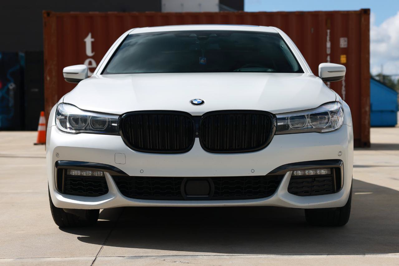 Used 2018 BMW 740e xDrive AWD/4WD image 19