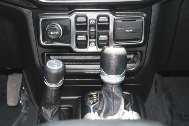 Used 2022 Jeep Gladiator Sport AWD/4WD image 19