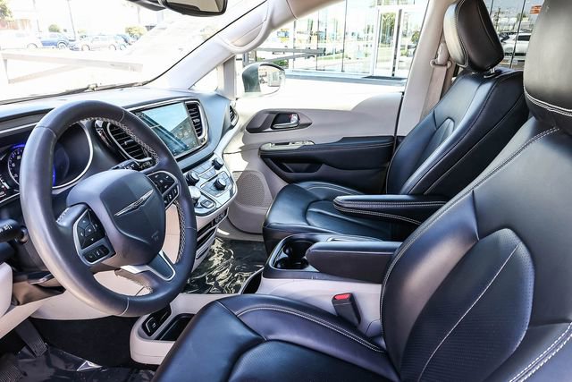 Used 2023 Chrysler Pacifica Touring-L FWD image 20