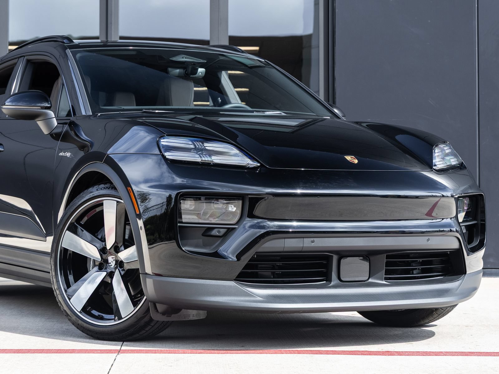 Certified 2025 Porsche Macan Electric RWD image 9