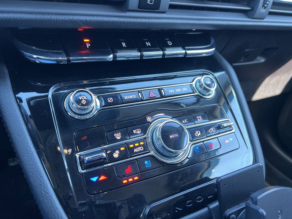 Used 2022 Lincoln Corsair Standard w/ Equipment Group 101A image 10