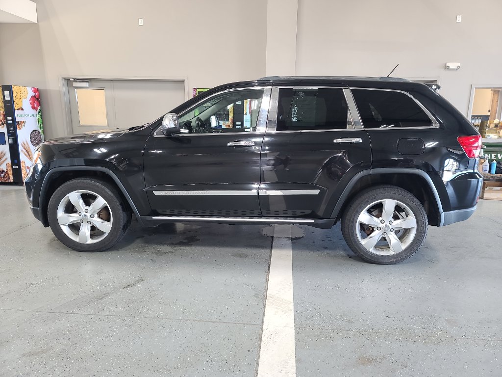 Used 2012 Jeep Grand Cherokee Laredo w/ Laredo E Group AWD/4WD image 1