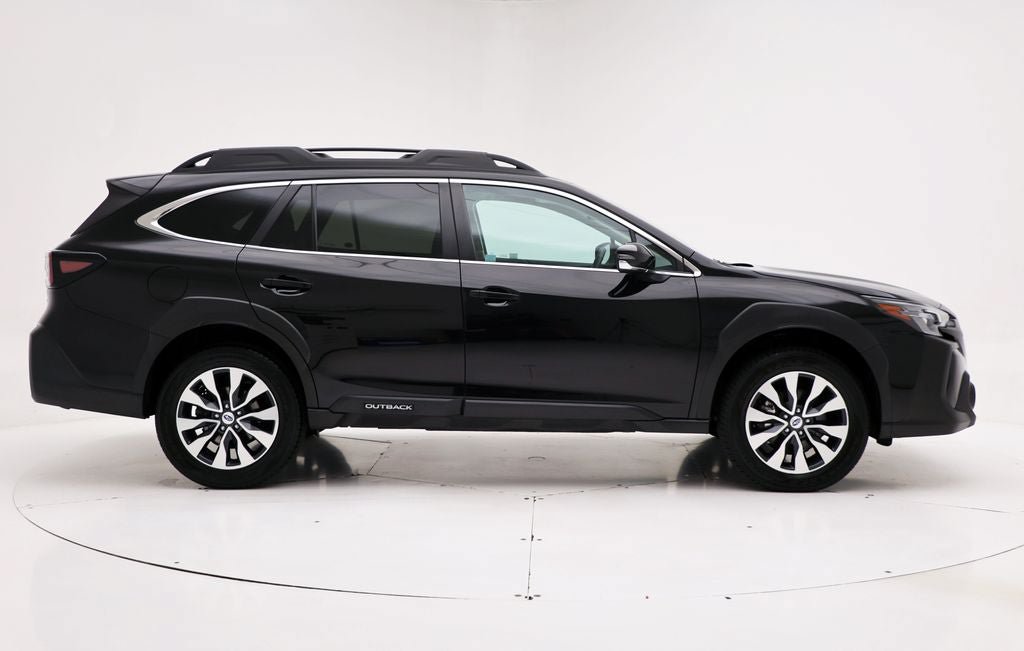 Used 2023 Subaru Outback Limited XT AWD/4WD image 3