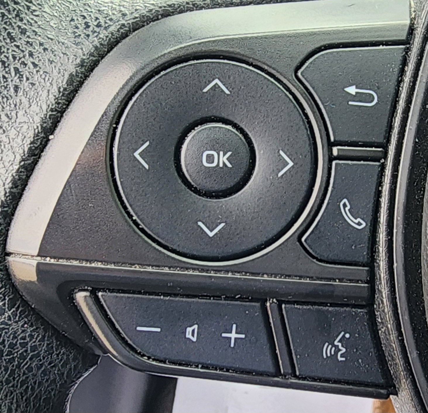 Used 2023 Toyota Corolla LE image 11