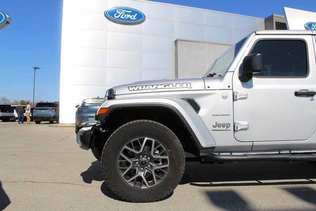 Used 2024 Jeep Wrangler Sahara w/ Technology Group image 10