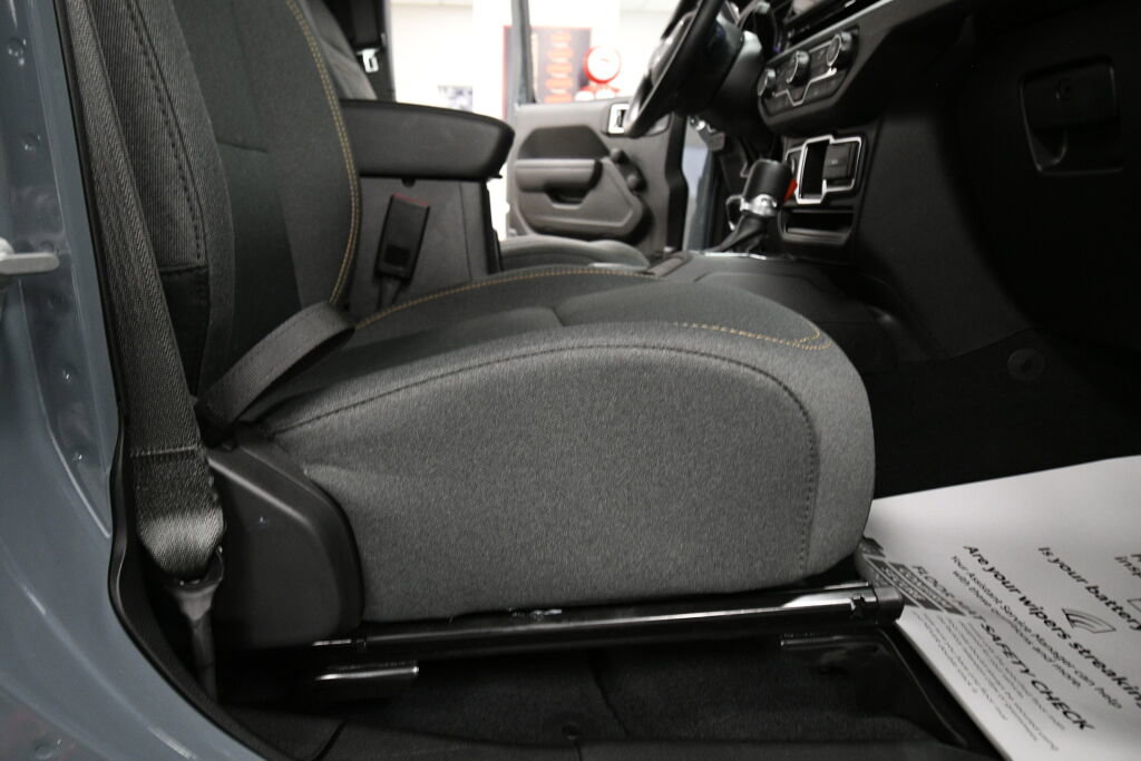 Used 2024 Jeep Wrangler Sport image 27