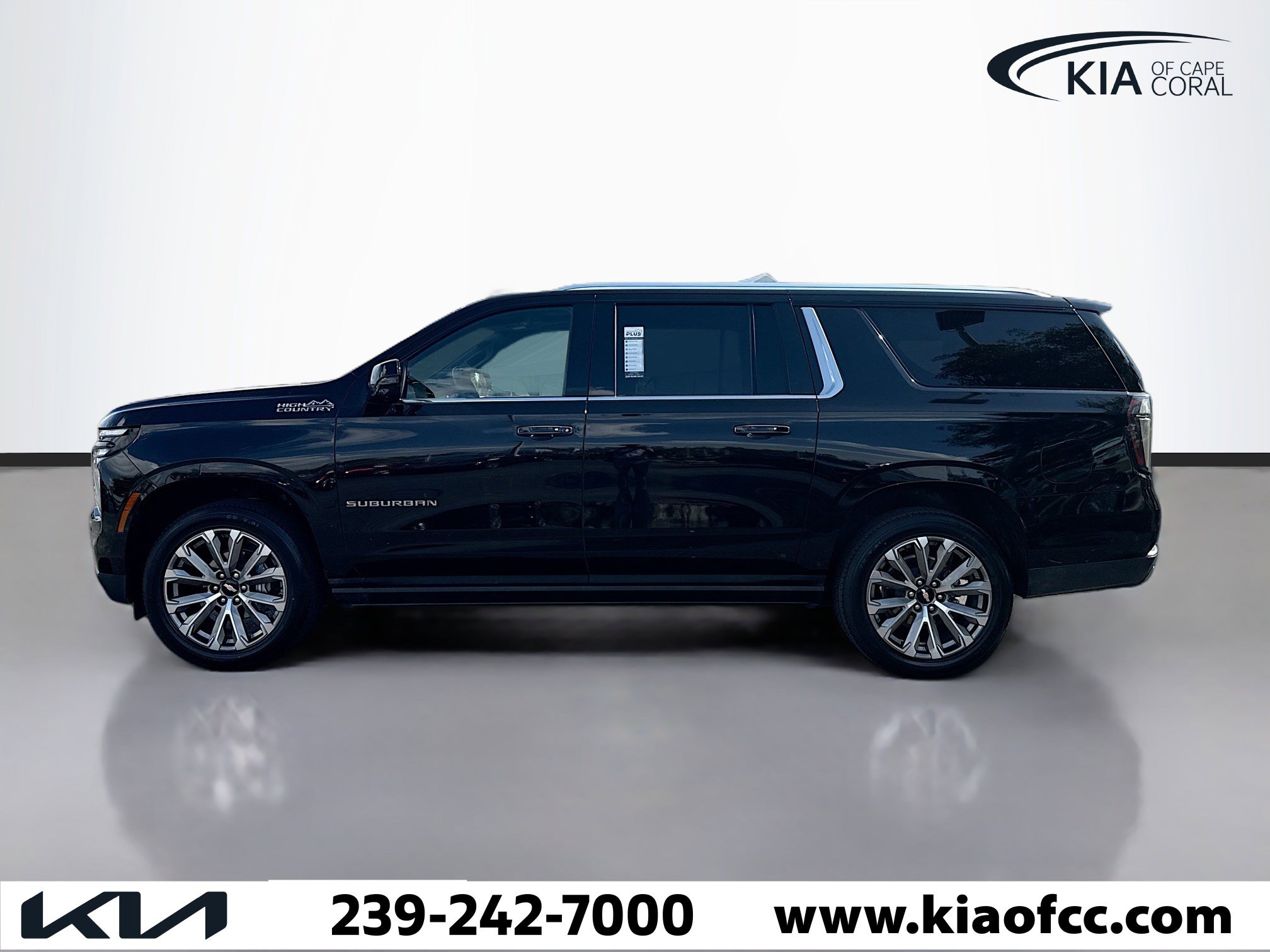 Used 2025 Chevrolet Suburban High Country image 2