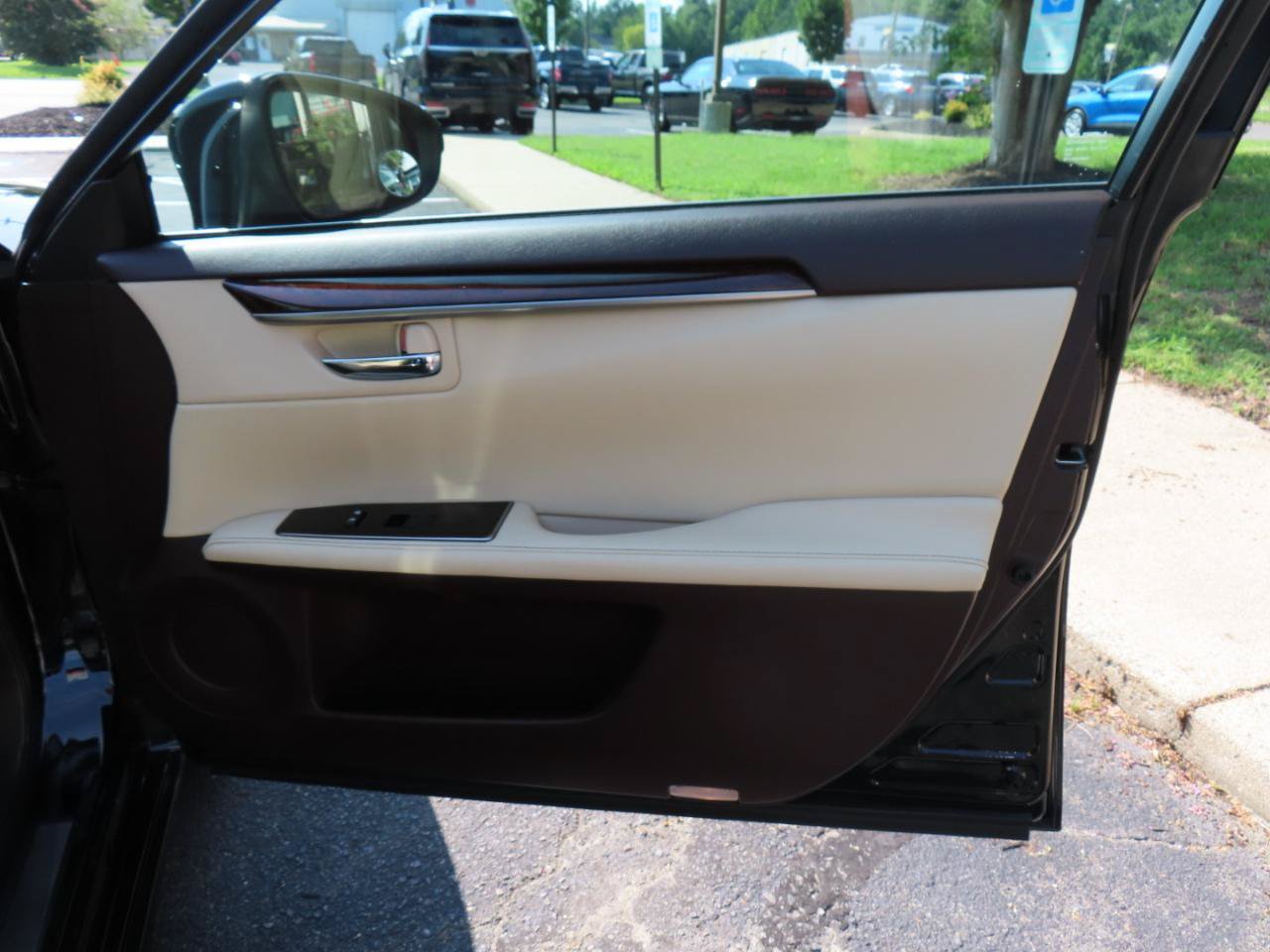 Used 2018 Lexus ES 350 w/ Premier Package FWD image 22