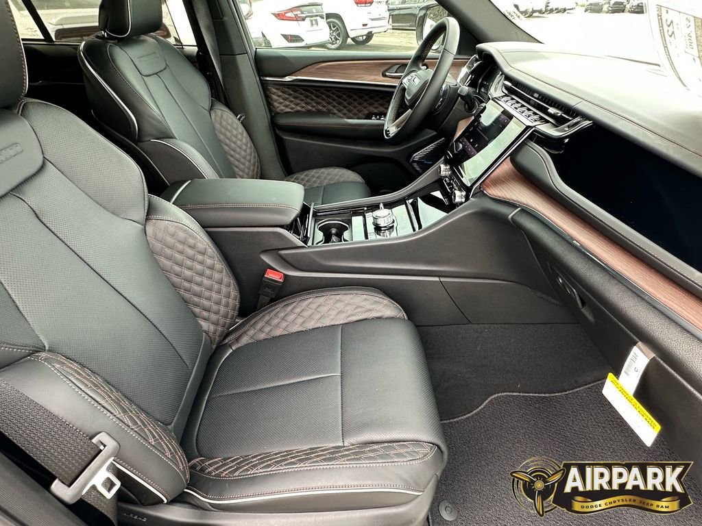 New 2025 Jeep Grand Cherokee Summit w/ Adv Protech Group IV AWD/4WD image 12