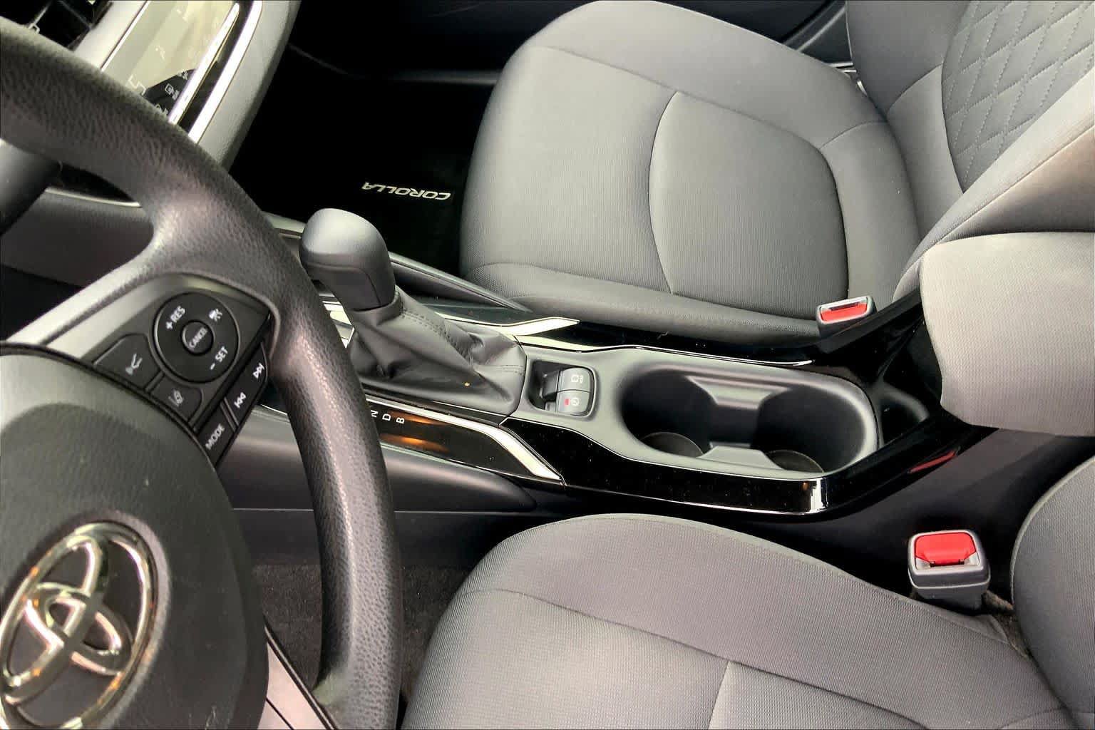 Used 2022 Toyota Corolla LE FWD image 17