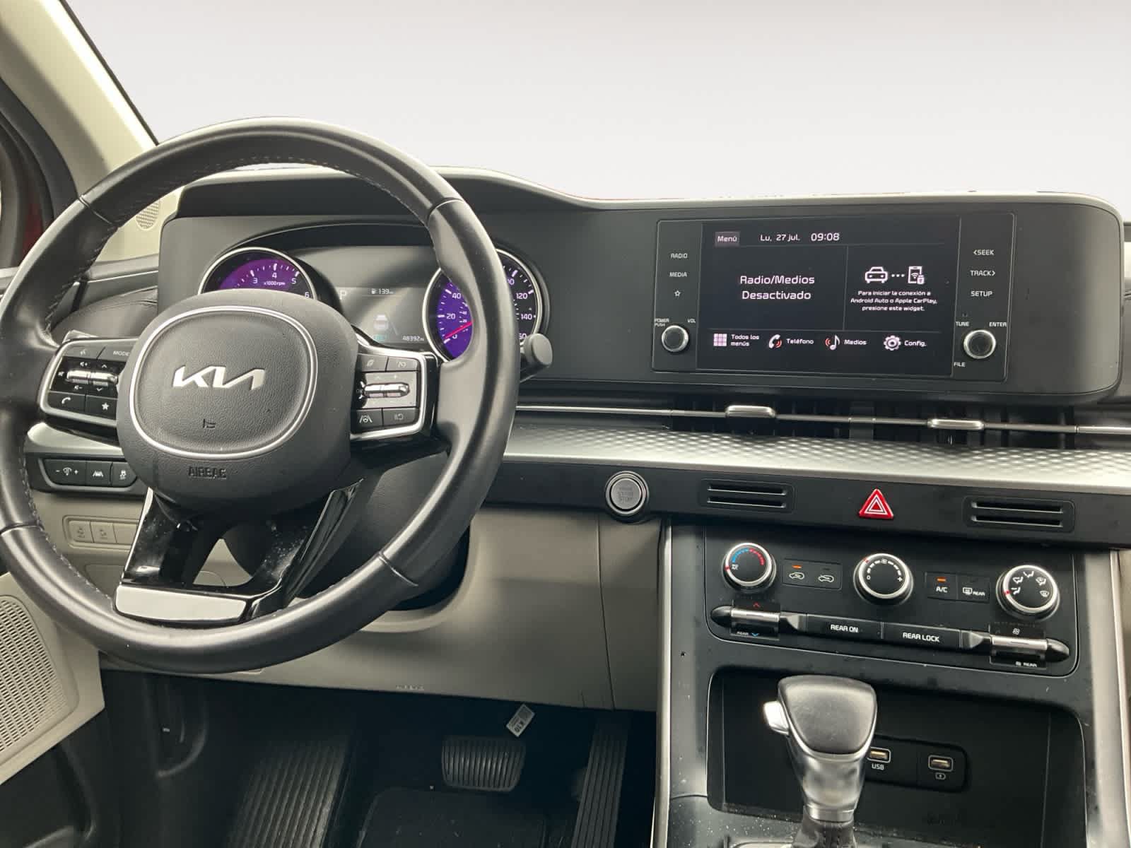Used 2023 Kia Carnival LX FWD image 10