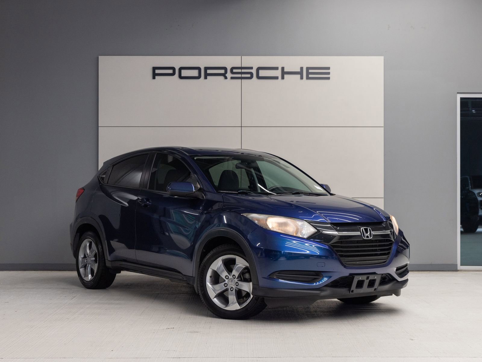 Used 2017 Honda HR-V LX image 9