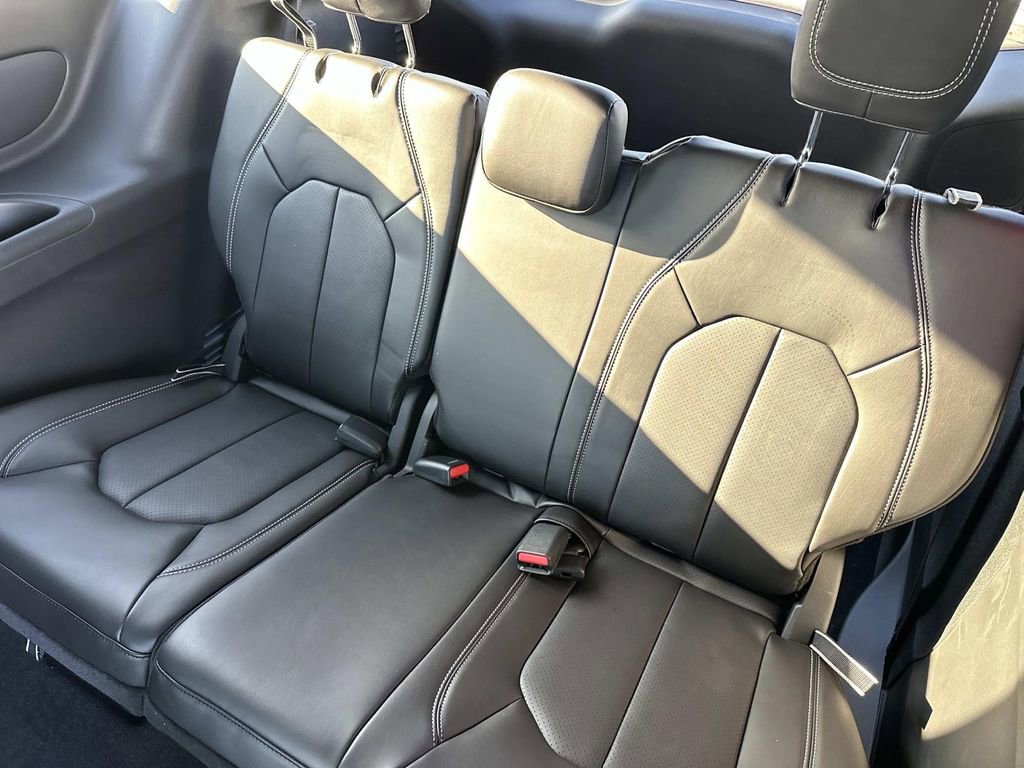 New 2026 Chrysler Pacifica Select w/ S Appearance Package FWD image 10
